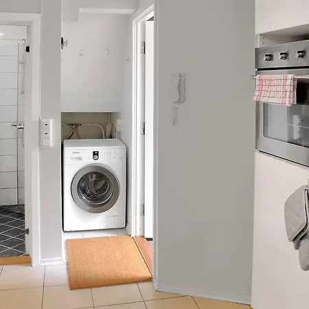 Affordable Central Flat On Ground Level. Hf1