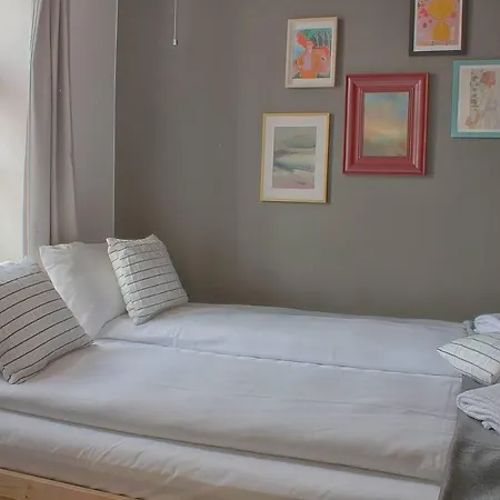 Affordable Central Flat On Ground Level. Hf1